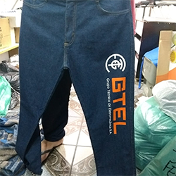 Estampa em Calça jeans